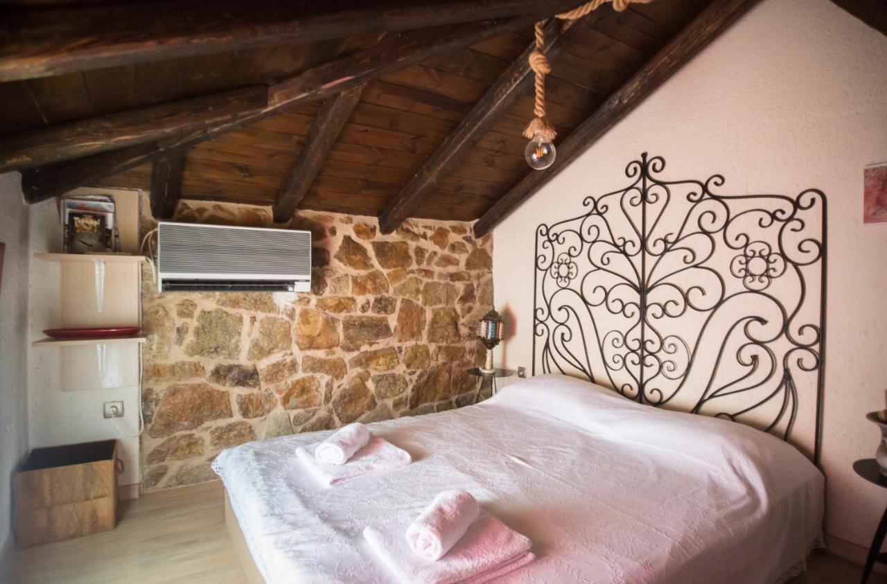 Stone Villas Nea Roda Luaran gambar